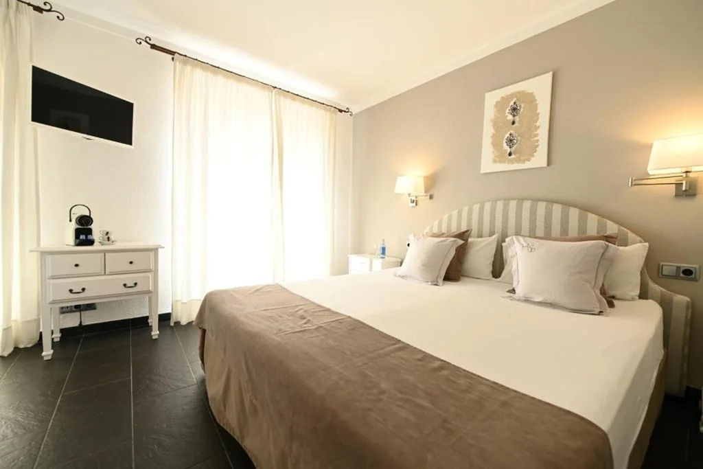 Double Room with Balcony — Stadthotel Santanyi