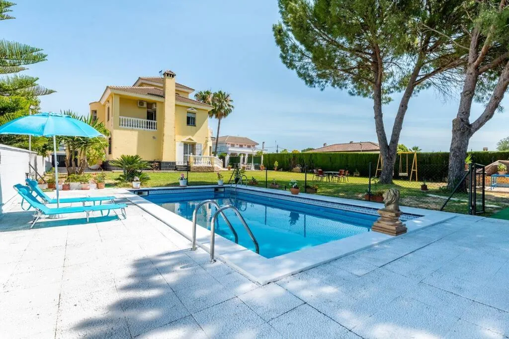 Villa — Star's House Sevilla.Con piscina,10 min de Sevilla