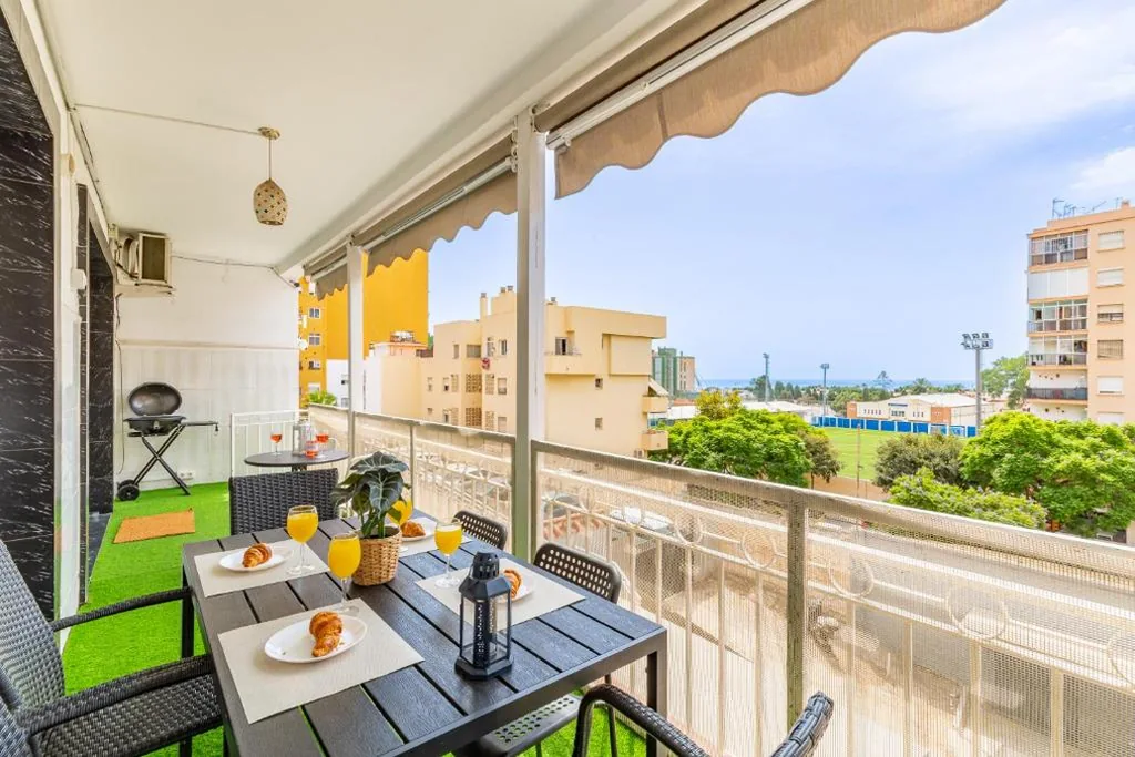 Casa Deluxe de 4 dormitorios - Frente al mar — Stay Belonio El Palo Beach