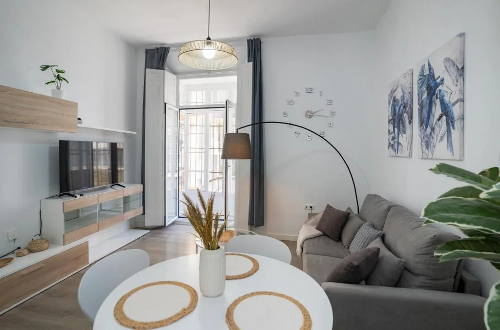 Superior One-Bedroom Apartment with Balcony — Stay Unique Teatro Cervantes Street