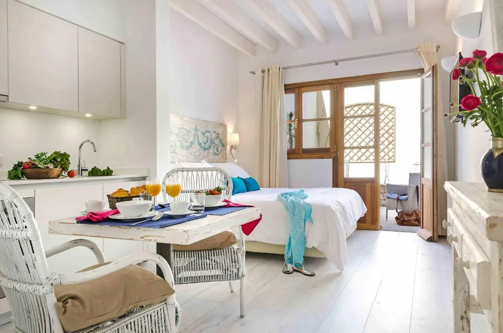 Estudio con patio jardín — StayCatalina Boutique Hotel-Apartments