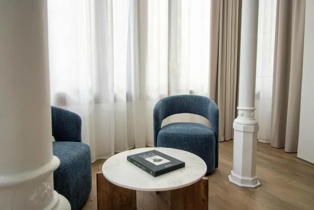 Suite con letto matrimoniale extra-large — Storni Barcelona by Forget me not
