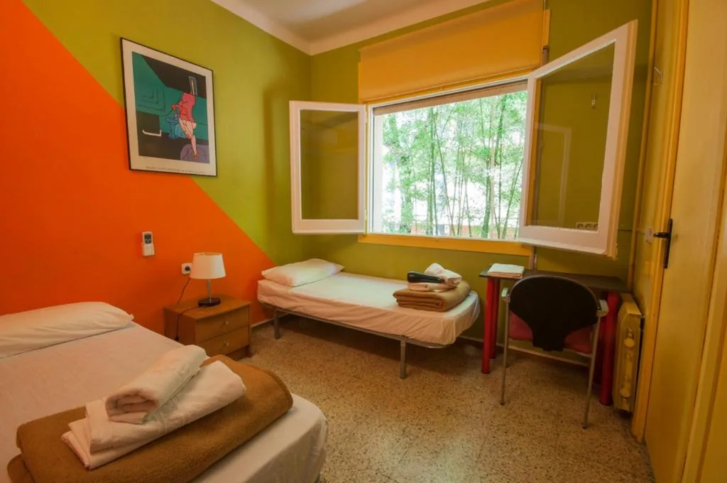 専用バスルーム付きツインルーム — Studio Hostel