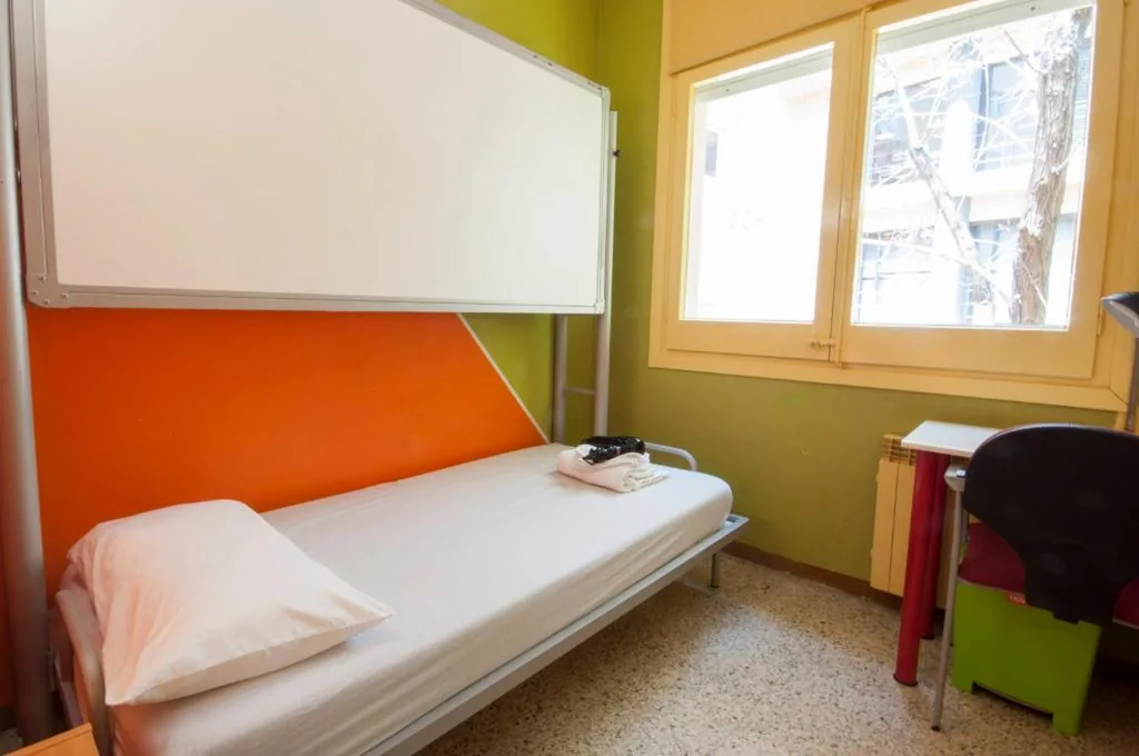 専用バスルーム付きスタンダードシングルルーム — Studio Hostel