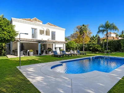 Stunning 5 Bedroom Villa in Puerto Banus with Pool — foto 4