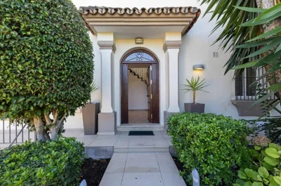 Stunning 5 Bedroom Villa in Puerto Banus with Pool — foto 9