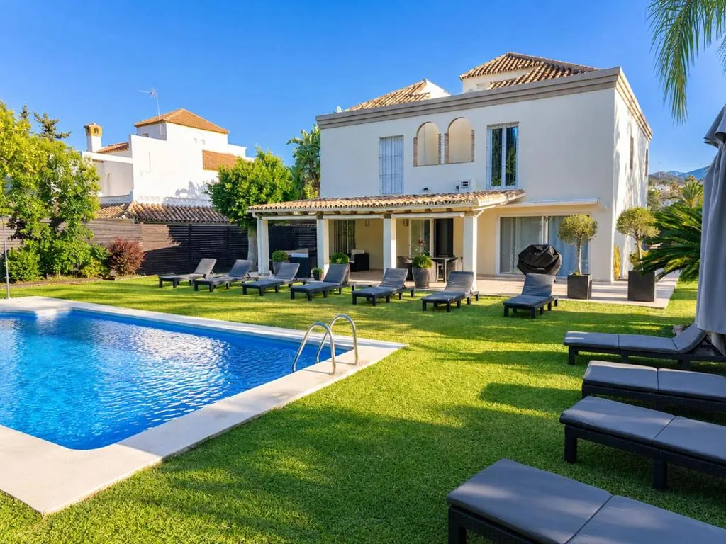 Villa — Stunning 5 Bedroom Villa in Puerto Banus with Pool