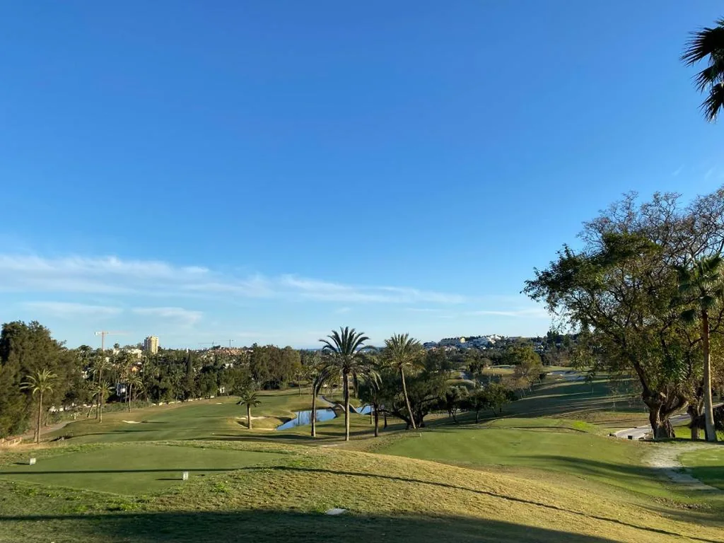 Tweepersoonskamer — Stunning suite at Hotel Del Golf, 5 stars and frontline Golf, Porto Banus, Marbella