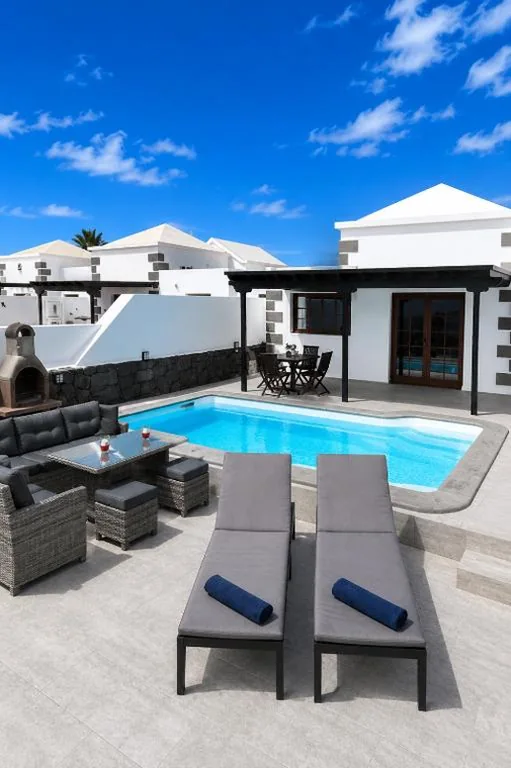 Villa mit 2 Schlafzimmern — Stunning Villa Arabella - Heated Pool - BBQ - Amazing Terrace - Playa Blanca
