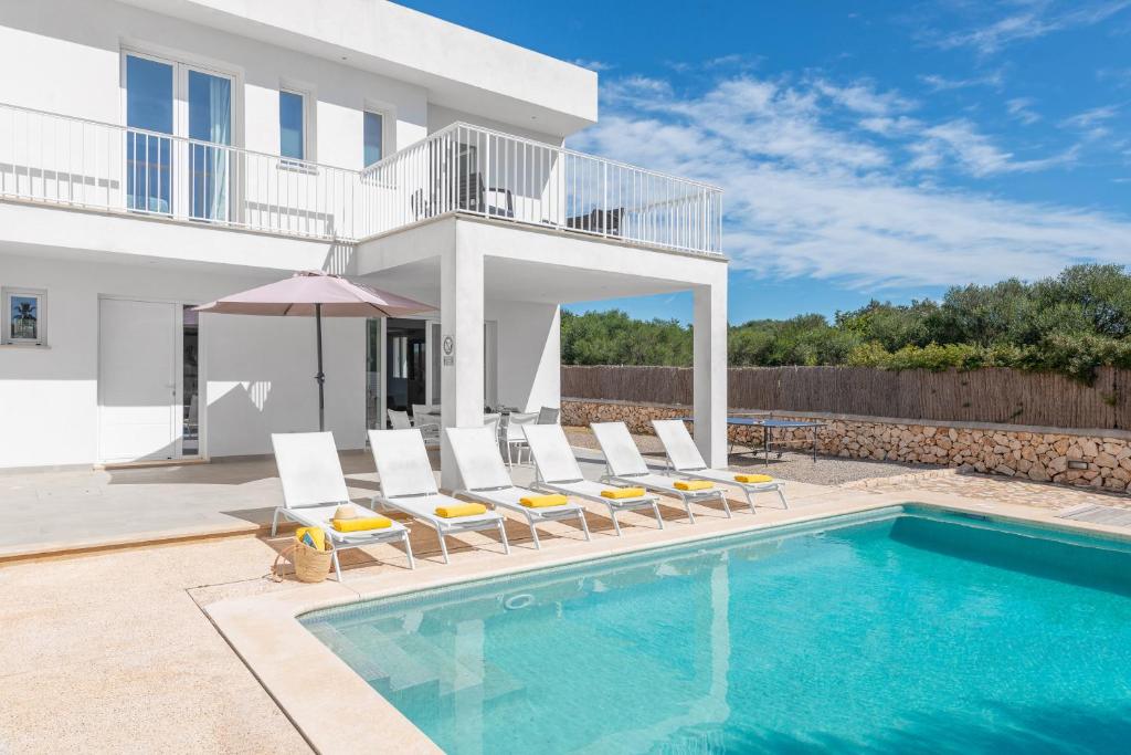 STUNNING VILLA MARIANELLA, CASA GRIS, POOL, BBQ, AC, FREE WiFi