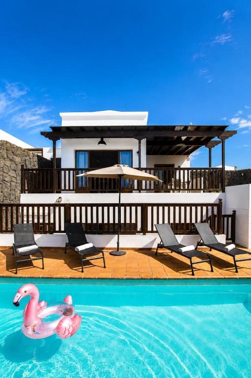 Stylish 6 Bedroom Villa Princesa - Heated Pool - Near Beach & Waterparks