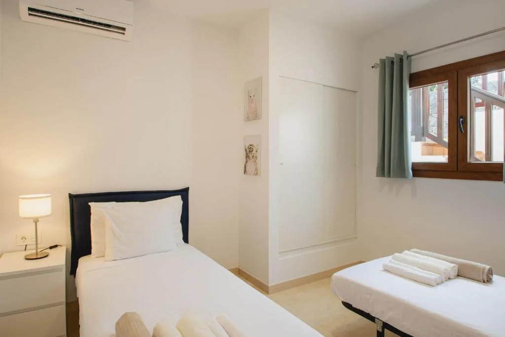 Stylish 6 Bedroom Villa Princesa - Heated Pool - Near Beach & Waterparks