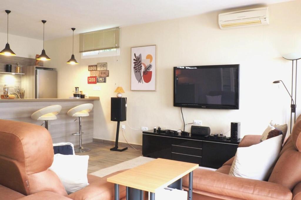 Stylish villa private pool ideal for large family