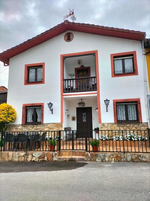 Four-Bedroom House — Sueños de Luz