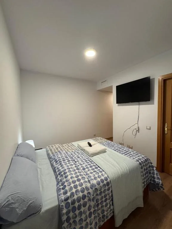Doppelzimmer mit eigenem Badezimmer — suite zapata Madrid