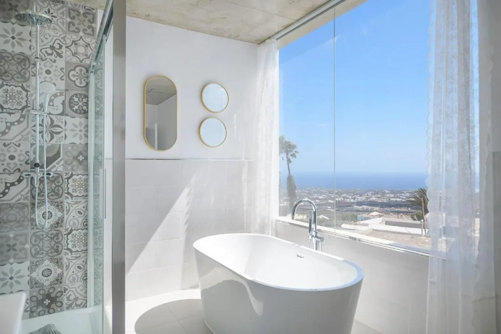 Habitación Doble Deluxe con baño sin piscina — Suites Bene LANZAROTE