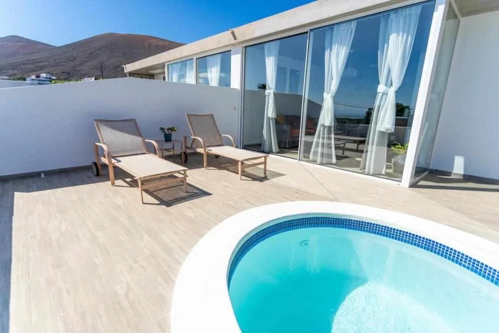 Villa con 1 dormitorio y piscina privada — Suites Bene LANZAROTE