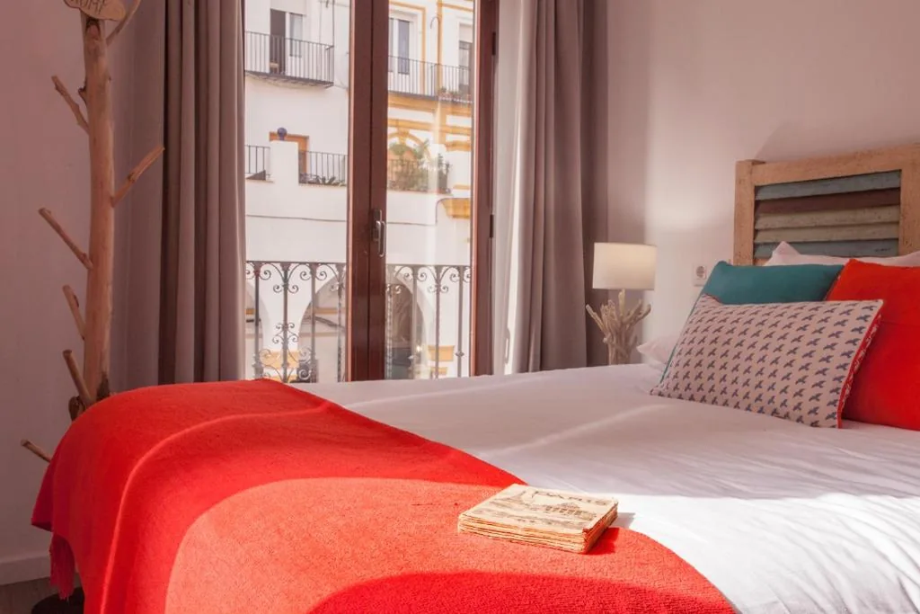 Chambre quadruple avec balcon — Suites del Arenal Olehousing