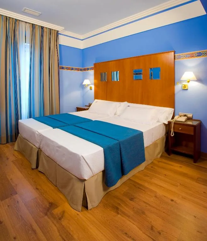 Suite Premiere — Suites Gran Vía 44
