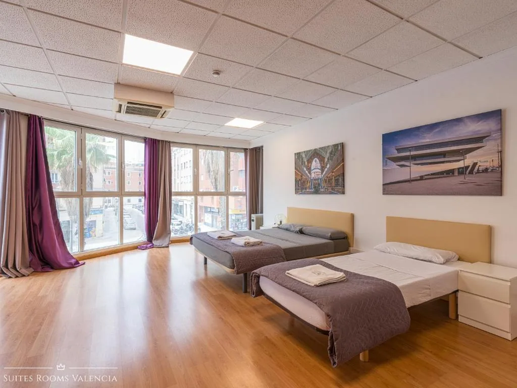 Dreibettzimmer mit Gemeinschaftsbad — Suites Rooms Valencia