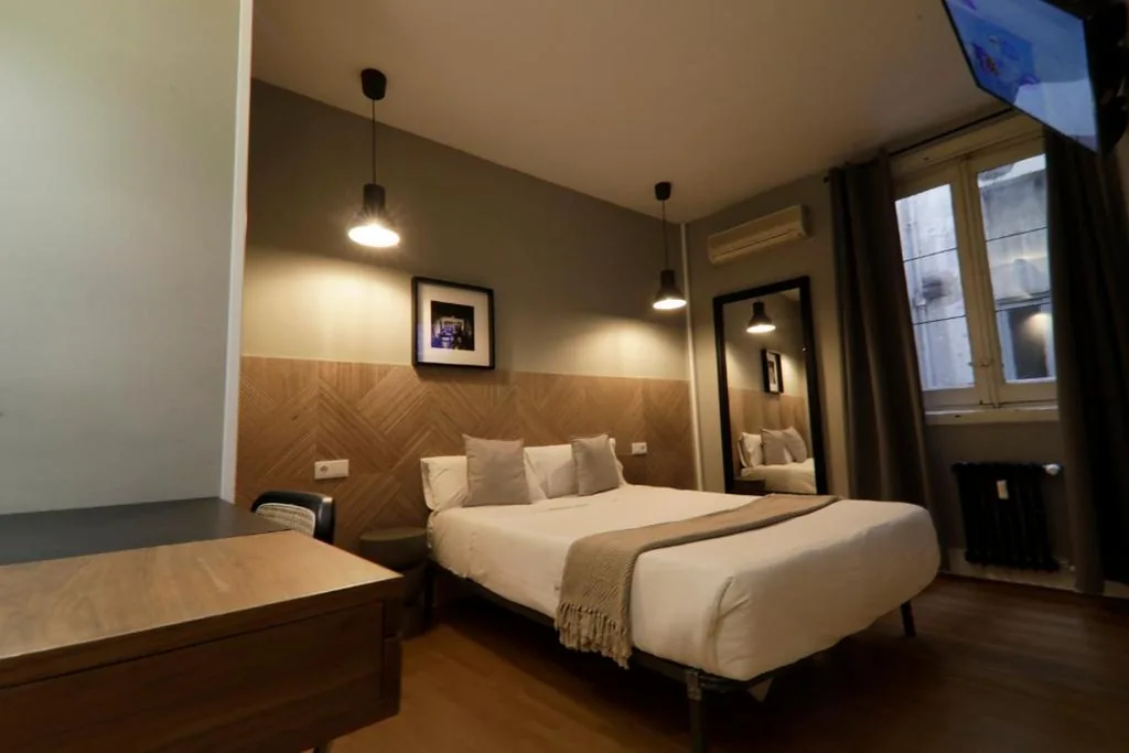 Standaard tweepersoonskamer — SUITES YOU Gran Vía