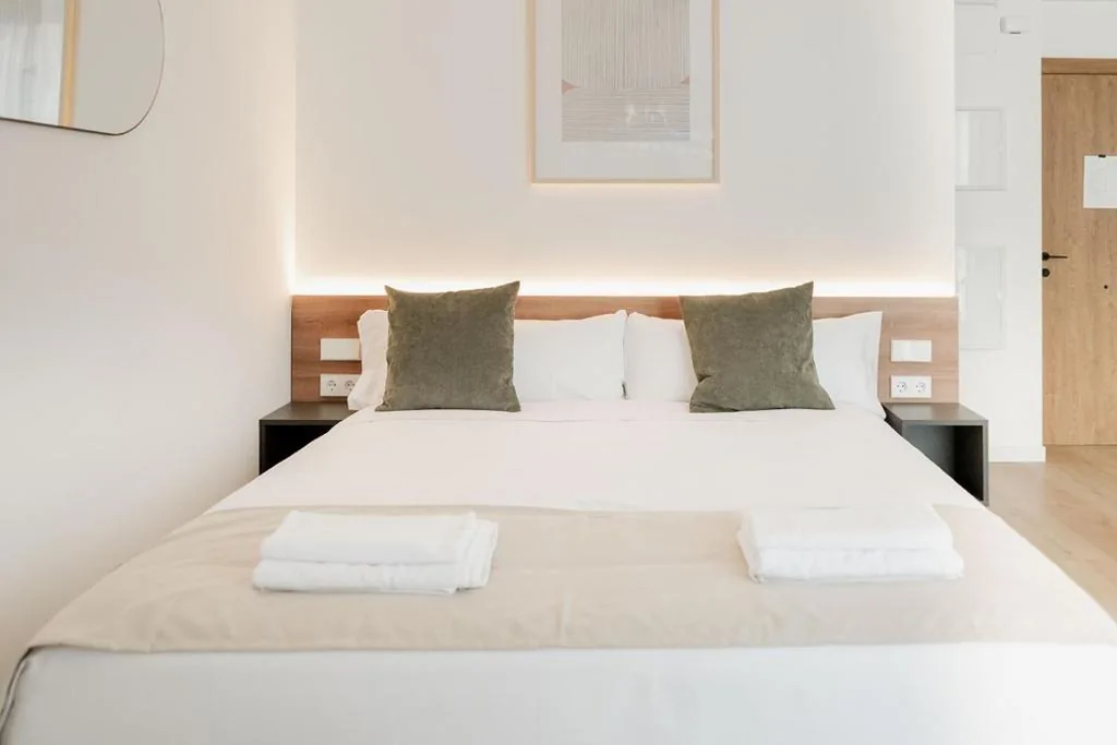 Deluxe-Studio — SuiteStays Marino Albesa - Ayora, Valencia