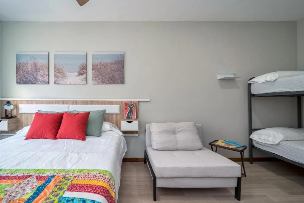 Camera familiare con bagno in comune — SukiHouse Vallarta