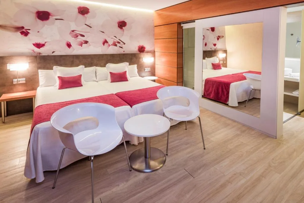 Camera doppia Superior con vista sulla piscina — Sumus Hotel Monteplaya & SPA 4Sup - Adults Only