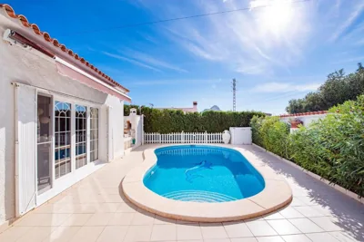 Sunbathing with private swimming pool — foto 4