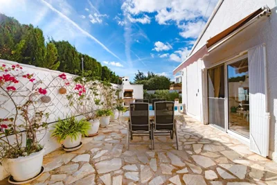 Sunbathing with private swimming pool — foto 7