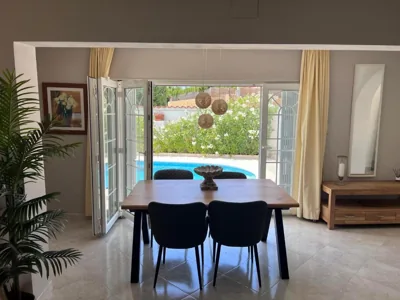 Sunbathing with private swimming pool — foto 10