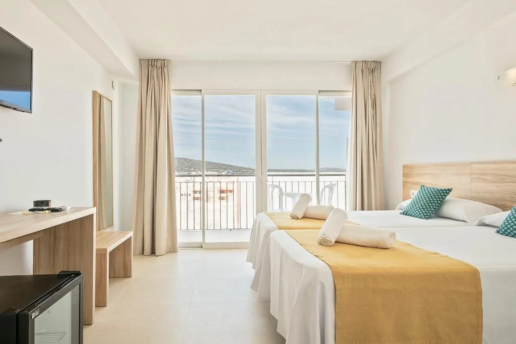 Camera doppia con 2 letti — Suncoast Ibiza Hotel - Adults Only -