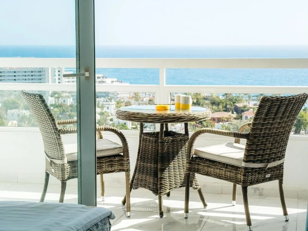 Estudio con vista al océano — Sunny Oceanview studio apartment Ponderosa in Costa Adeje
