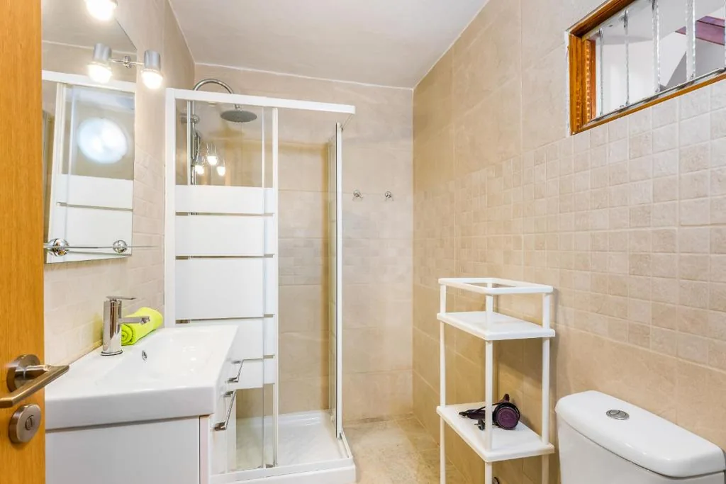 Camera doppia con bagno in comune - 2 letti — sunset lodge