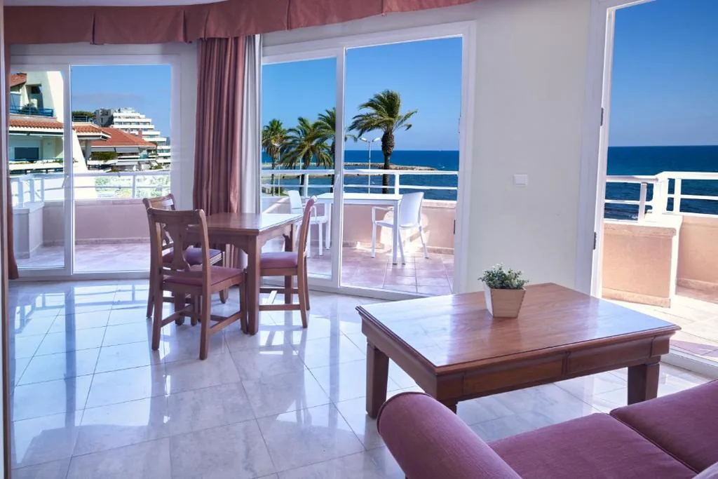 Superior-Apartment mit Meerblick — Sunway Playa Golf & Spa Sitges