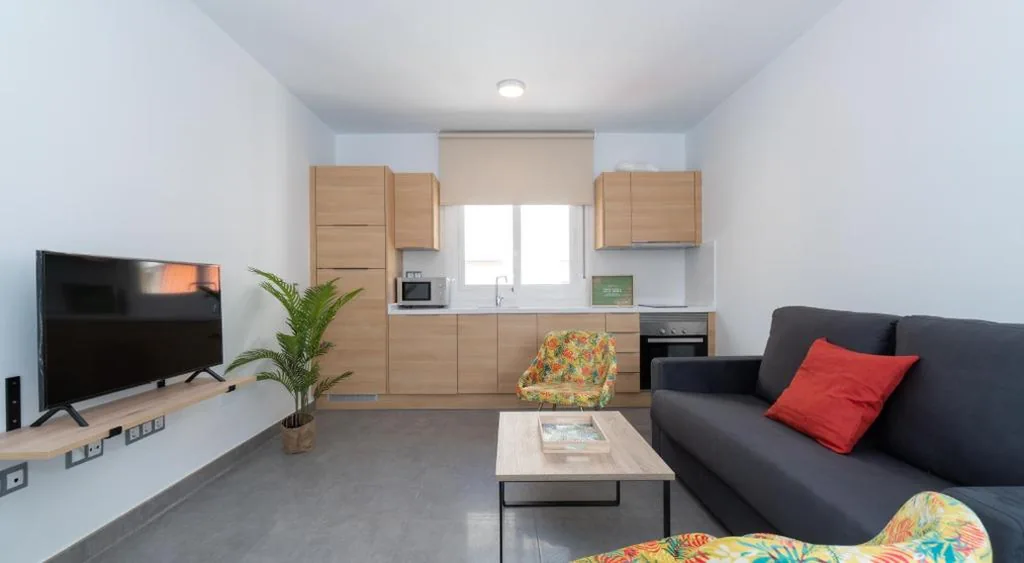 Penthouse met 2 slaapkamers en uitzicht op zee — Sur Suites La Dorada, centricos soleados a pocos metros de la Playa y con Parking Opcional
