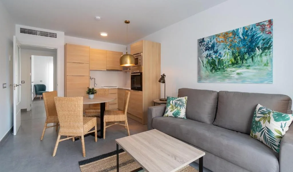 Appartement met terras — Sur Suites La Dorada, centricos soleados a pocos metros de la Playa y con Parking Opcional