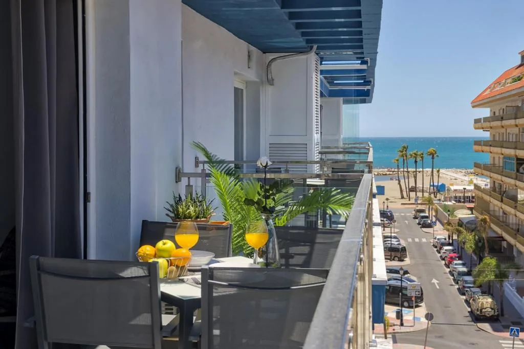 Superior appartement met 2 slaapkamers en terras — Sur Suites La Dorada, centricos soleados a pocos metros de la Playa y con Parking Opcional