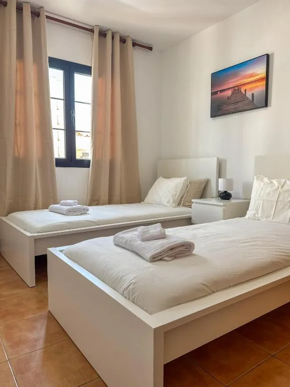 Camera doppia con bagno privato - 2 letti — Surf and Stay House