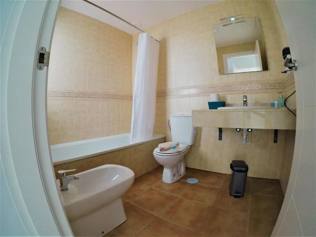 Habitación Doble con baño privado - 2 camas — Surf Riders Fuerteventura