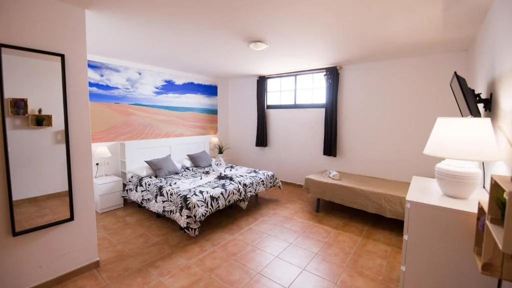 Habitación Extragrande con baño compartido — Surf Riders Fuerteventura
