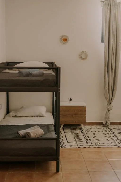 Bett im Schlafsaal mit 6 Betten — Surf&Sleep