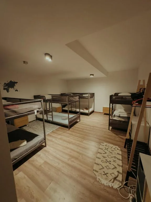 Bett im gemischten Schlafsaal mit 8 Betten — Surf&Sleep