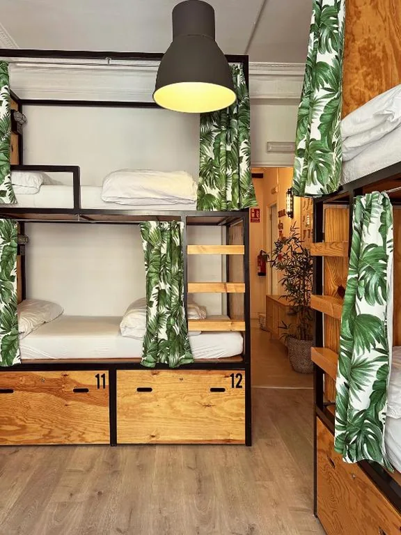 Bed in gedeelde slaapzaal met 4 bedden — Surfing Etxea - Surf Hostel