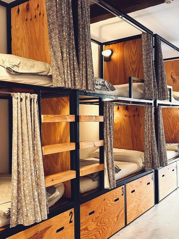 Bed in gemengde gedeelde slaapzaal met 8 bedden — Surfing Etxea - Surf Hostel