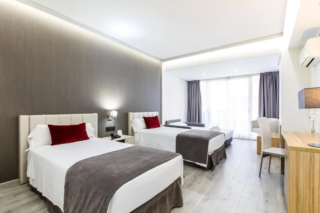 带加床的双人间 — Sweet Hotel Renasa