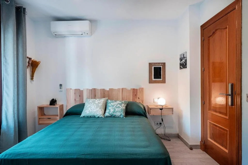 Habitación Doble con balcón — TaDawn Literary