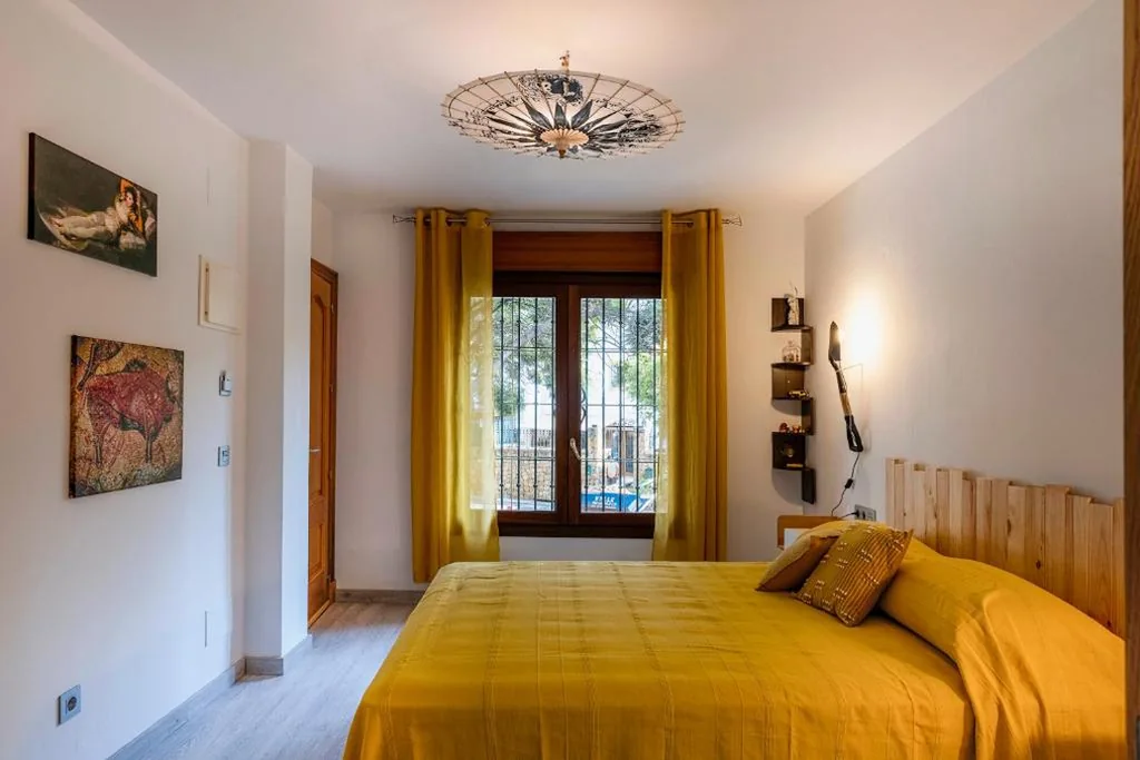 Habitación Doble Económica — TaDawn Literary