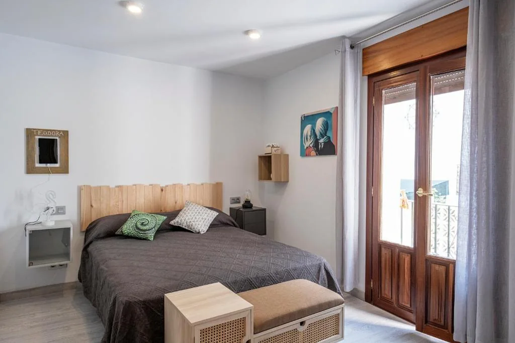 Habitación Doble Estándar — TaDawn Literary