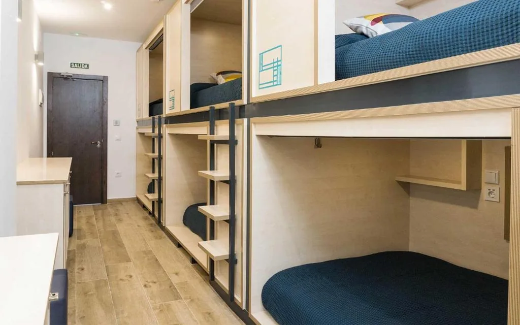 Bed in gemengde slaapzaal met 6 bedden — TAKE SURF Hostel Conil